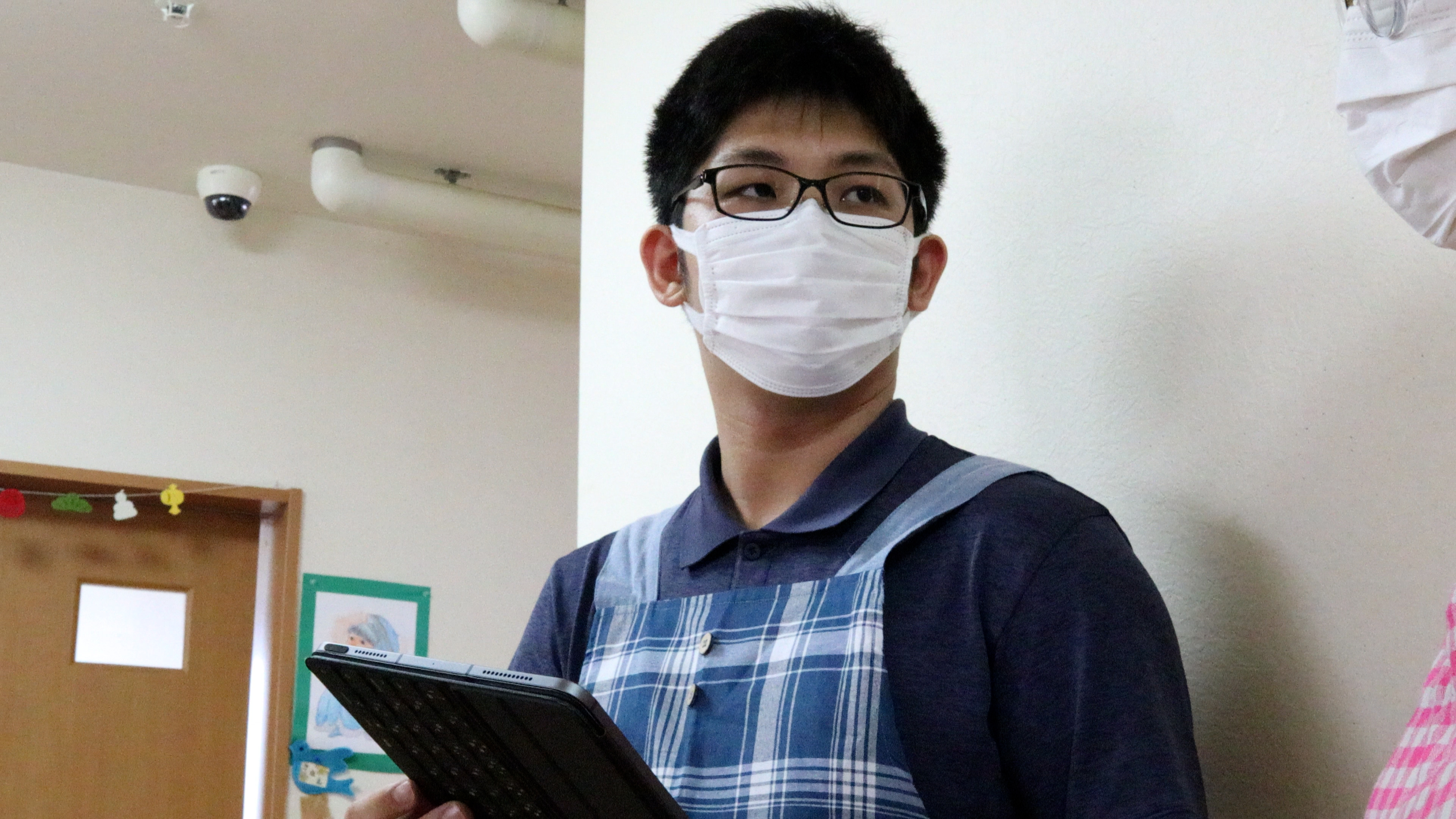 高校卒業後、なぜ介護のお仕事を選んだのか...?介護現場で活躍している、高木さんにインタビューを行いました！