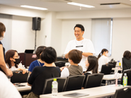 ビジョン実現のために、全社員で社内勉強会を頻繁に開催