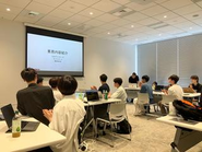 現場社員の業務紹介の様子