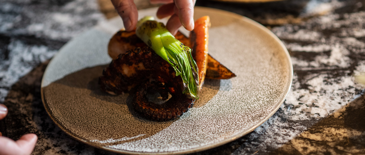 知識じゃなく、感性で勝負。北の大地で、人生を変える接客を