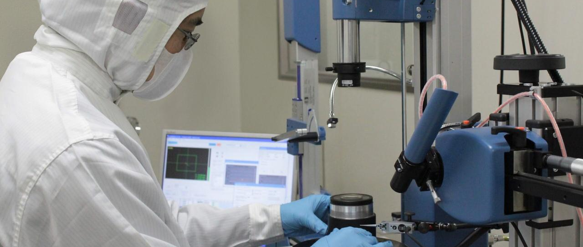 目に見えない領域から世界を変えていく。