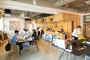 「村世界」ではさまざまなクリエイターが集まり制作活動を行っています。