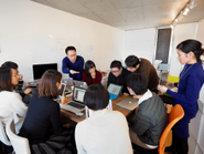 メンバーそれぞれのスキルと「ねこ愛」を持ち寄ってディスカッション。