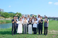 会社メンバー。ほかにリモート勤務の社員がいます