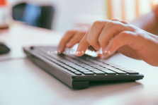 メンズ向け人気エンタメサイトのWEBディレクター！メディア戦略立案のお仕事