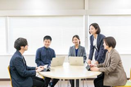 AiCANサービスは、アプリの導入後の支援やサポートだけでなく、自治体の課題解決に向けて業務改善を提案し、職員様に伴走します。
