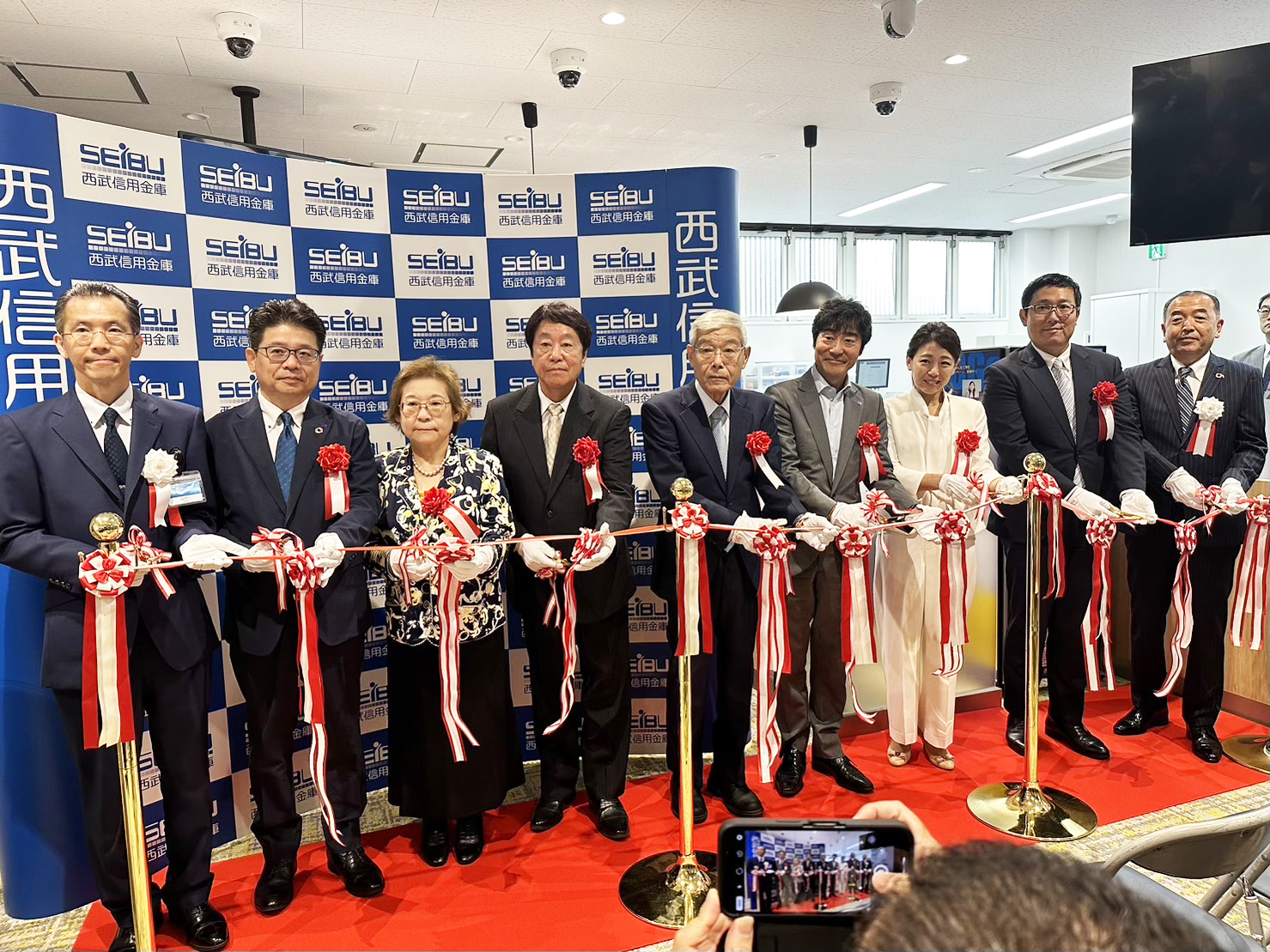 片山がテープカットを！