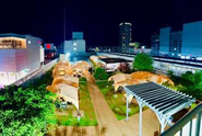 駅近・駅直結のロケーションで、都会の屋上に“ちょっとした非日常”をつくるBBQビアガーデンです