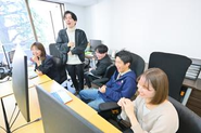 自由な社風！私服出勤・フレックス制度・休み時間は好きなタイミングでOK！年2回海外旅行に行く人もいます✈️