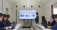 福岡本社は１～３階までできるだけ壁を作らない、個室を作らないことで、ハラスメントが起きにくい環境を意識しています。