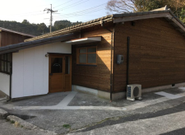 地区の古い集会所を改修したはぐくみ寮です。地域の方も立ち寄ります。