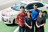 年齢や職種を越えて支え合い、チームでお客様の成長に寄り添っています。