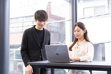 出社不要で成長企業の現場に関われる広告運用マーケター募集