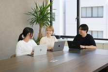 バックオフィス｜会社の守護神として支える縁の下の力持ちのキャリアを築く
