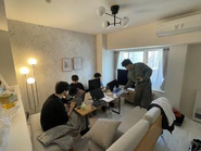 札幌で数日間、現地顧客を訪問し、直接ユーザーからFBをもらいました (Airbnb貸切での合宿の様子)