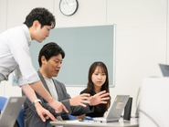 相手は約1,400社で働く社会人。仕事を止めて学びに来ている