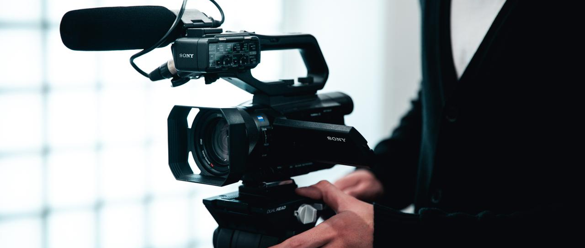 ブランドを動かす動画を、企画から運用まで自分の手で。