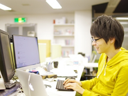 キラリと光る個性を大事に！私服通勤OK♪お客様とお会いする時はビシっとスーツで！