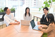 プロダクト開発に関わる全ての職種（営業、マーケター、エンジニア、デザイナー　等）が社内に在籍しているオールインハウス体制のため、迅速な意思決定や柔軟性のある業務遂行が可能です。