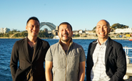 シドニーオフィスにて 右より doq Japan代表 矢村 功、doq創業者 作野善教 、d.doq Pty Ltd代表取締役 金田 竜一、