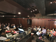 2018年度の新卒社員の歓迎会で、弊社の【ストーンミュージック】部署が生演奏をしました！