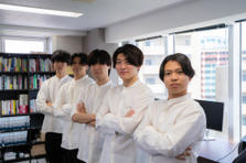 平均25歳ベンチャー企業！/ 1年後、ナナメウエの自分に。