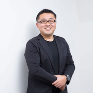 千代田明久（代表）「決して良いことばかりではない世の中で、毎日、楽しさ、驚き、喜びを提供したい。 この志を原動力に世界中の人々の毎日をもっと楽しく、豊かにするサービスを創出し続けていきます。」