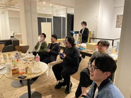 オフィスでのゲーム大会。業務だけでなく人間的な繋がりを大切にするチームです