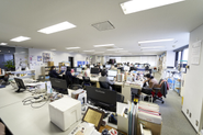 オープンオフィスで社長や上司にも相談しやすい環境です。