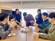 社内文化のFIKA。コーヒーを飲みながらの雑談がインスピレーションに繋がります。