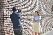 社外でカメラマンのお手伝いをしていただくこともあります