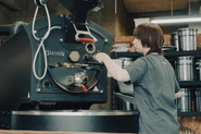 自社ブランドNOG COFFEE ROASTERS焙煎風景