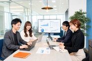 プロダクトマーケティングマネージャーは特に裁量が大きいポジションで、年齢や社歴にかかわらず、自分の担当商品とチームを持ち、1商品の利益拡大を担います。