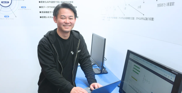 【SQUEEZE Voice】営業の枠を超えて、業界を変革する──セールスマネージャー小板橋が挑むホテルテックの可能性