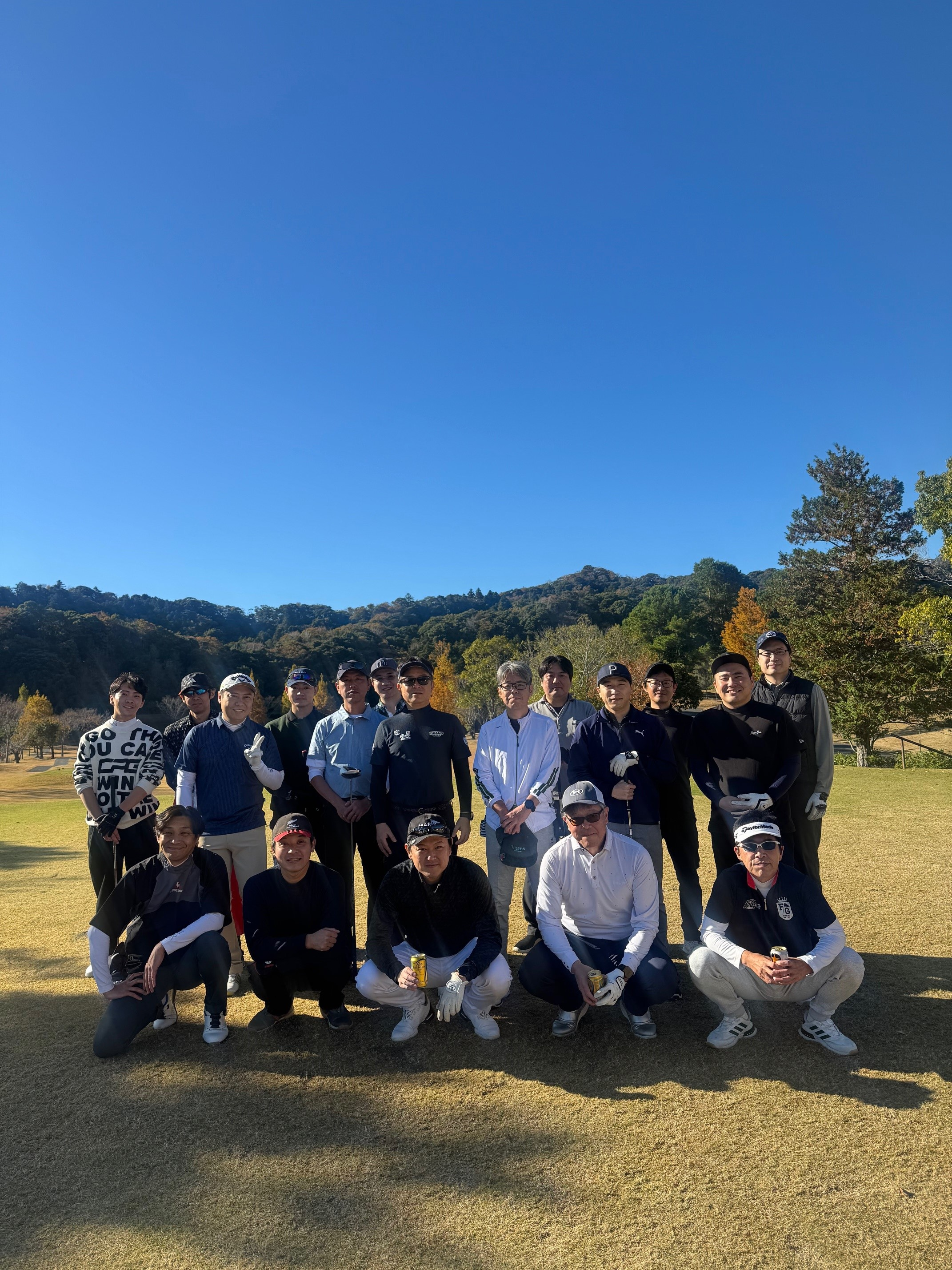 ３連休の青空の下、社内ゴルフコンペを開催しました｜2025/11/22 @ 鴨川カントリークラブ～19名・5パーティーで実施／終日リラックスした雰囲気で交流が深まった一日～