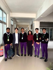 インド、マニプールの看護学生と代表重徳とインド現地法人代表マンシー