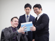 Webサイトやプロモーションの企画、リサーチも多国籍社員とともに。言語だけでなく、各々のスキルを活かしてチームでプロジェクトに取り組みます。