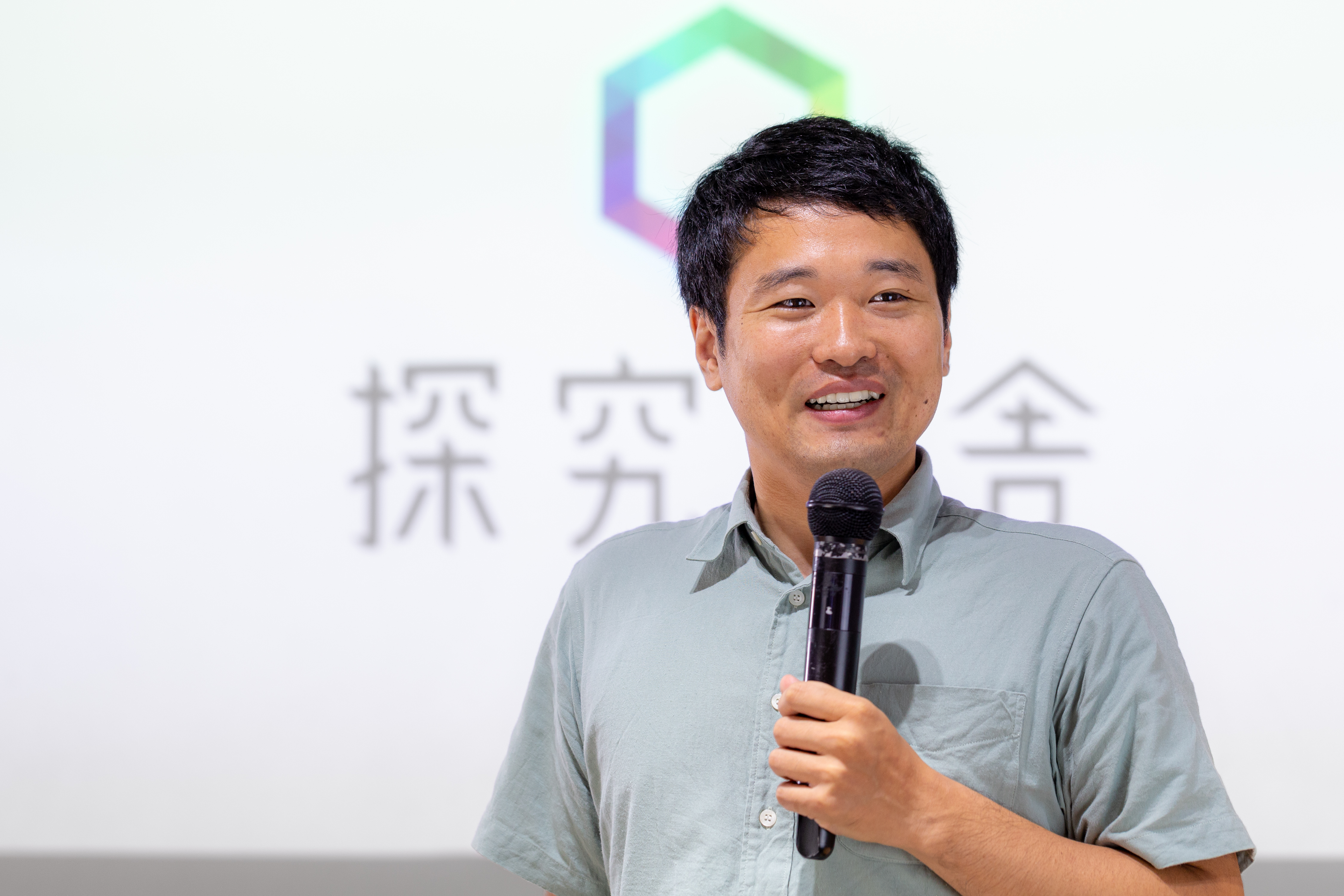 事業部長インタビュー：「言葉にはならない、けれど、なにかを感じる体験を」教室事業部長：向敦史インタビュー・前編