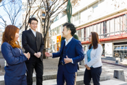 先輩後輩の壁がなく、溶け込みやすい環境です。全員で力を合わせて頑張っています。月1回の改善会議では「もっと会社をこうしたい！」など新しい意見を発し、積極的に取り入れています。「会社に観葉植物を置きたい！」「ノー残業デイを作りたい！」など、些細なことでも会社が良くなることであればすぐに実行していきます。