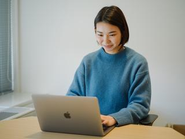 バックグラウンドは違えど「医療をもっと良くしたい」という思いは同じ。皆が感じたことのある医療の課題感を忘れずに、目の前の仕事と日々向き合っています。