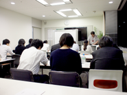 社内での勉強会の様子