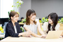事務職デビューを目指す方歓迎！キャリア支援会社の営業アシスタントを募集中！
