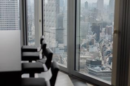25階からの絶景が、心と体をリフレッシュ。集中と休憩のメリハリをつけることで、日々のパフォーマンスを最大限に引き出しています。