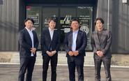 お客様とのお写真（新規に建設された施設へご訪問!）