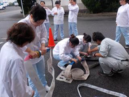 防災訓練で消火栓のつなぎ方を実践！