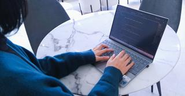 プログラミング未経験でもわかりやすいカリキュラムを導入。専属の講師が丁寧にわかるまでフォロー致します。