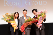 Roadグループでは総会で役職昇格を本人にもサプライズで発表します✨最高に盛り上がる瞬間です！昇格は年に2回のチャンスがあります🔥完全実力主義！自分次第でどんどん昇進できます！
