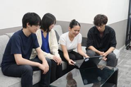 現場で困ったときに、Slackで質問すれば誰かがすぐに返してくれるといった、「わからないことを聞きやすい」風土が根付いています。