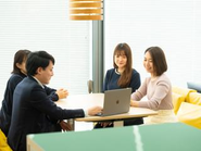 新設された「ビジネスプロデュース室」にはまだ数名のメンバーしかいません。新時代の日本テレビアートを形作る部門として、Webプロジェクトを中心に、営業・企画・マーケティング・広報に特化した組織となっています。