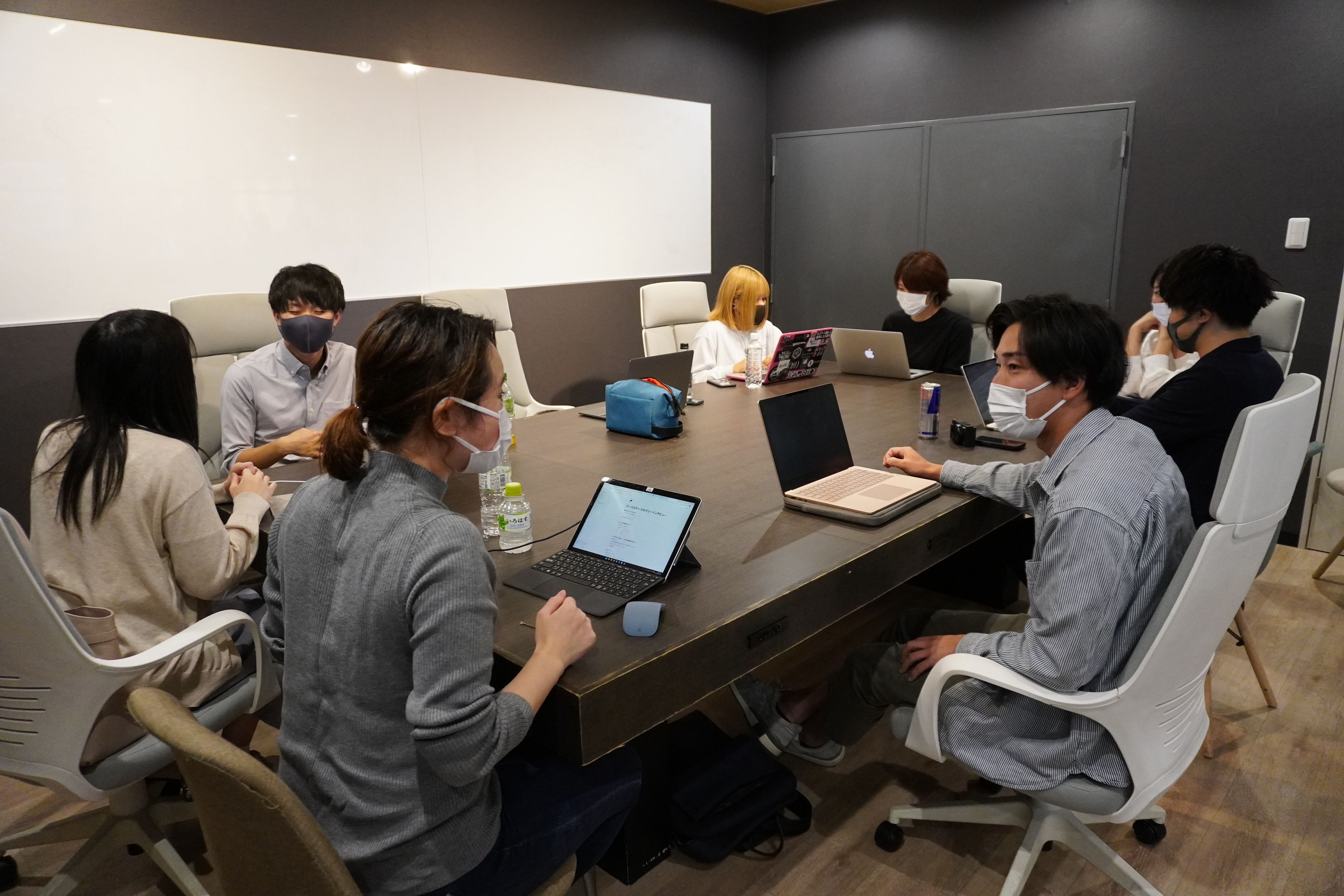 ＼全員集合！／チームコミュニケーションを促進し、1人1人のエンジニア力を伸ばす帰社日に潜入しました！